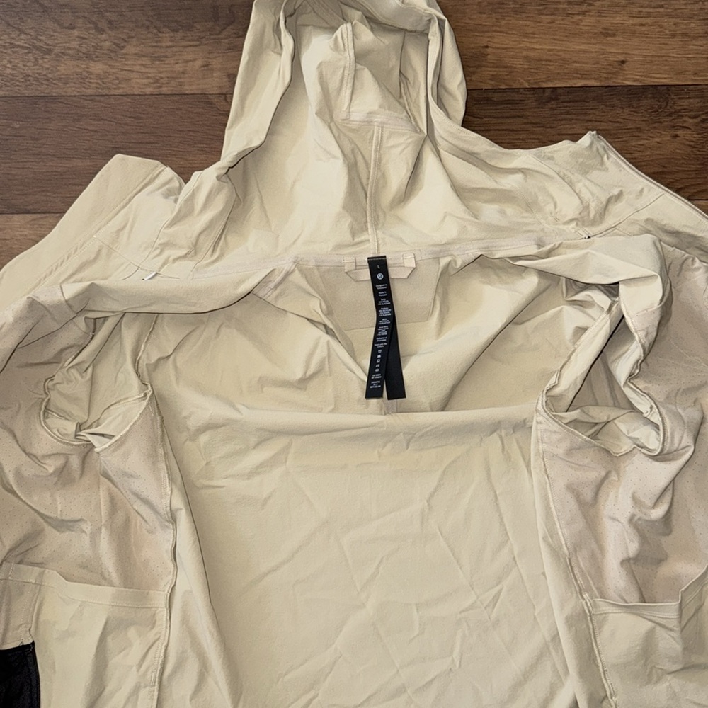 Lululemon Size Large Stretch Cargo Jacket Color Trench Khaki Sand Lightweight - Picture 12 of 16